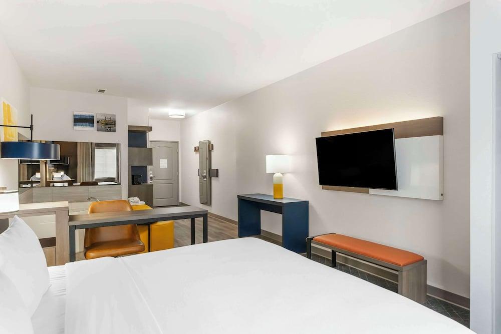 Comfort Suites Elgin Northwest photo 13