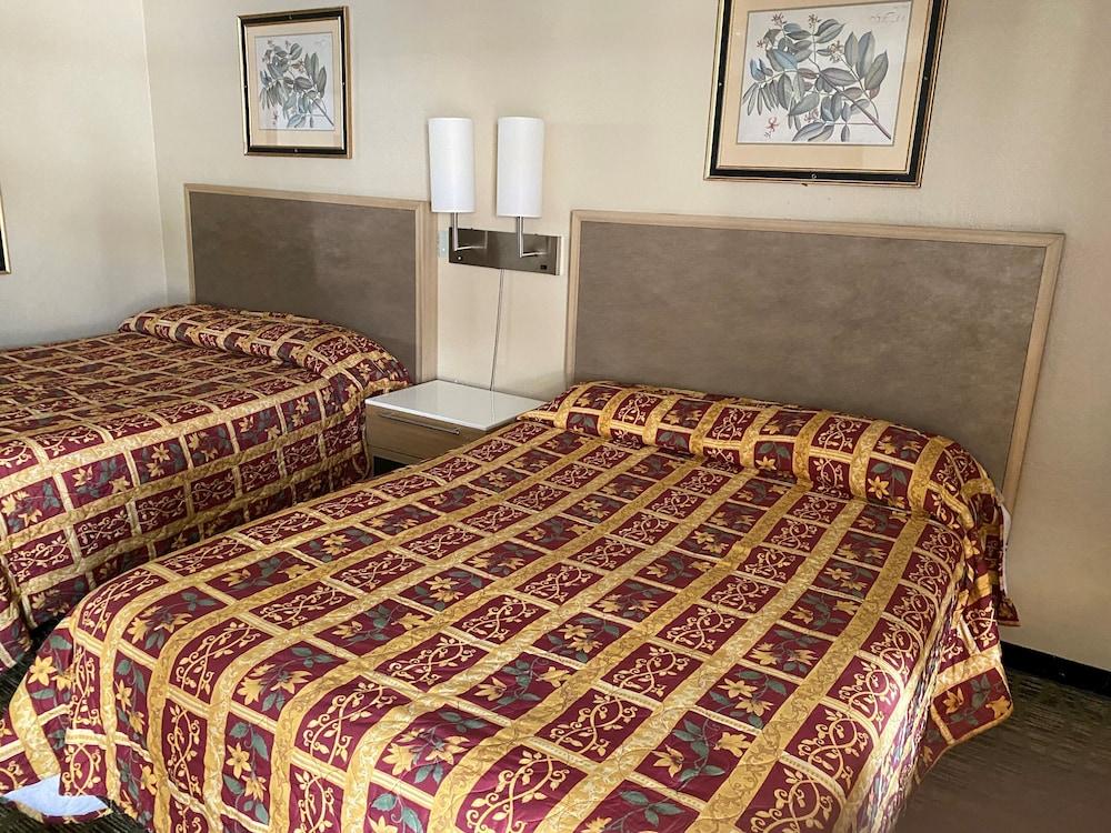 PACIFIC EXPRESS INN photo 7