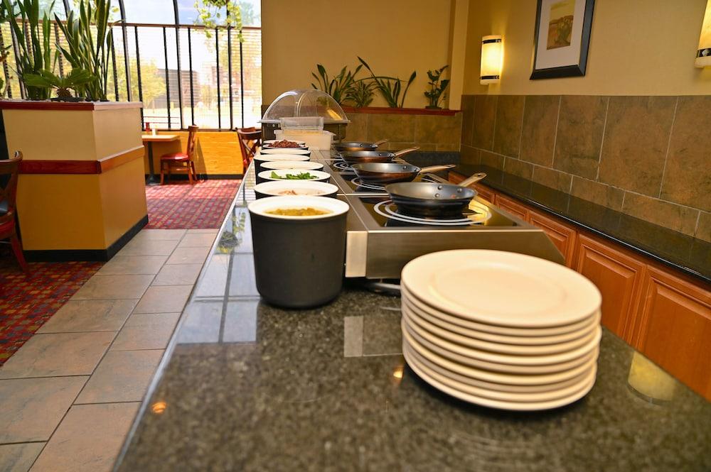 MCM Eleganté Hotel & Suites photo 36