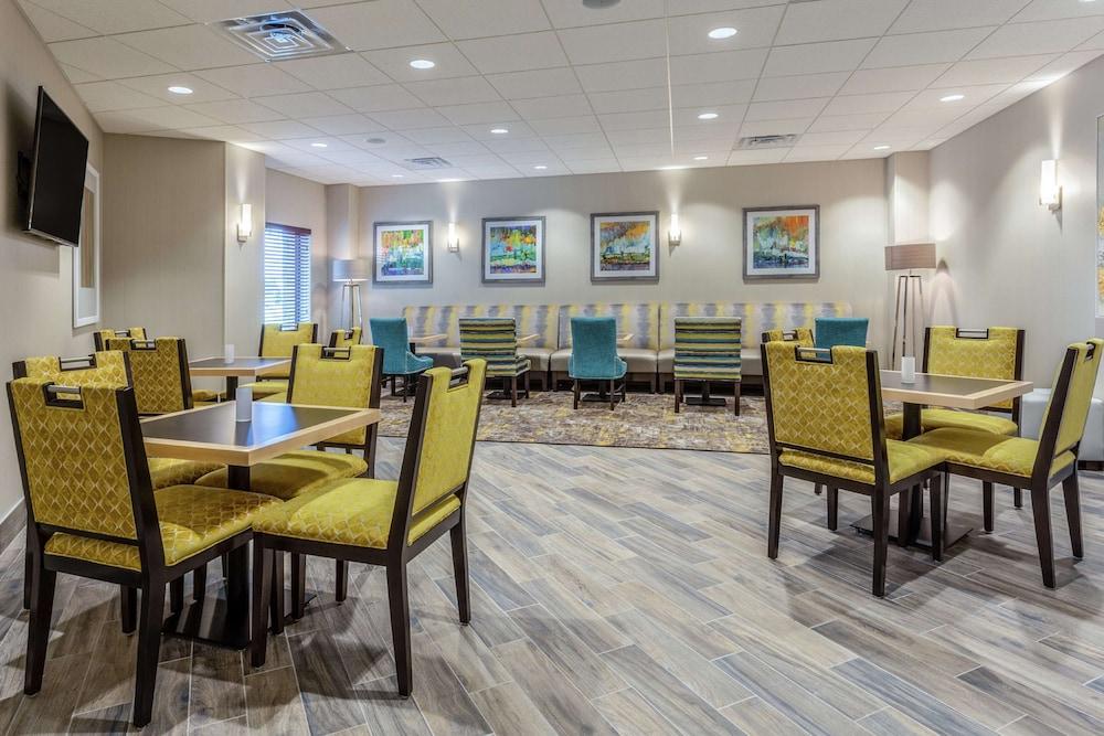 Hampton Inn & Suites Burlington photo 3