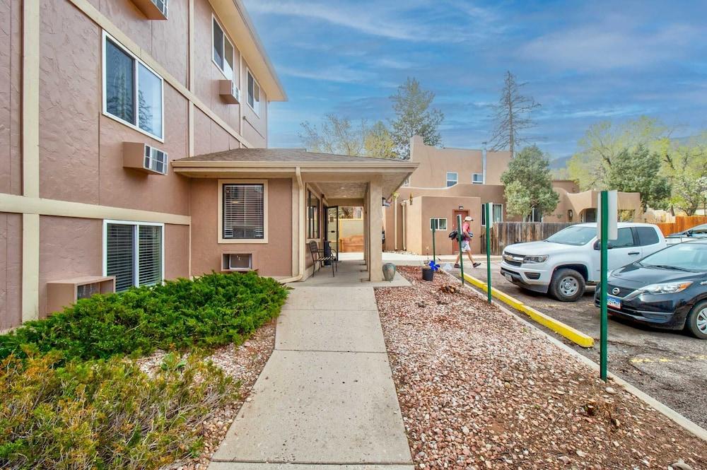 Motel 229 @ Garden of the Gods photo 1
