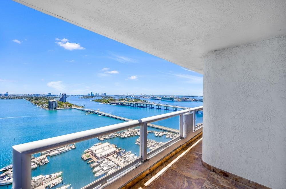 The Grand Biscayne Bay photo 32