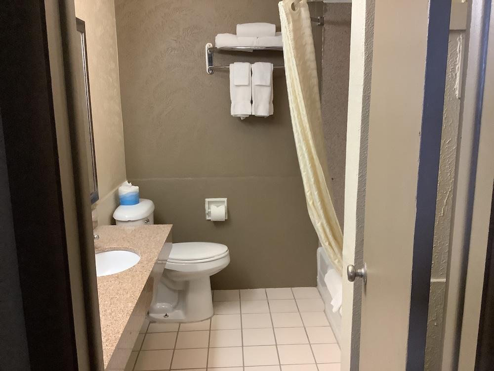 Silver Spur Vintage Inn & Suites photo 48