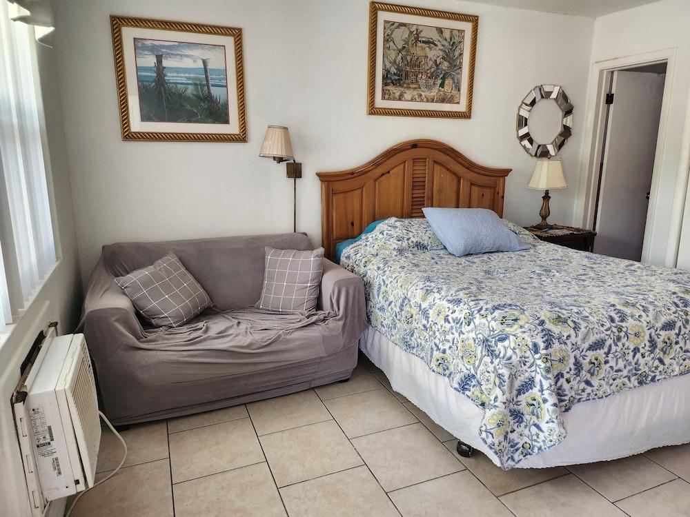 Silver Sands Motel photo 28