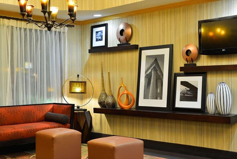 Hampton Inn Sturgis-Lagrange Area photo 3