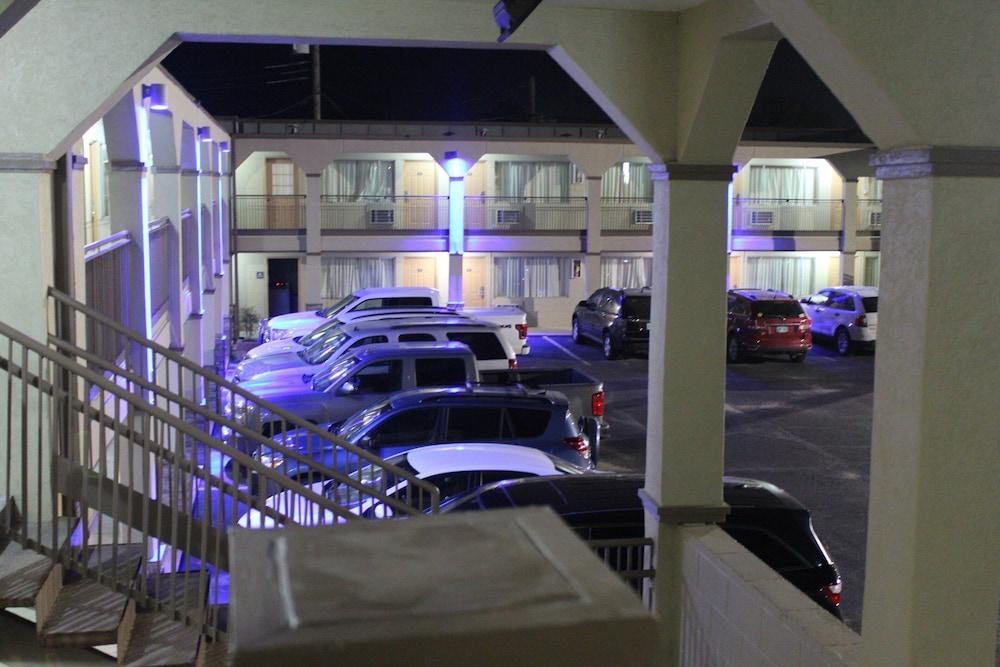 Hutchinson Inn photo 9