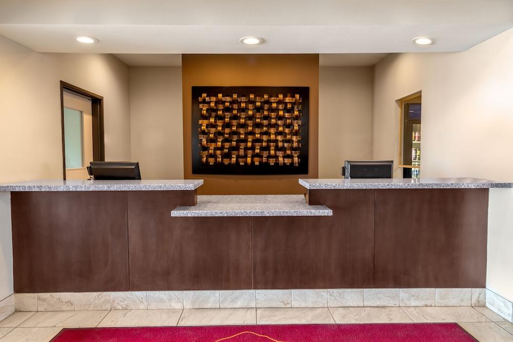 Landmark Suites photo 25