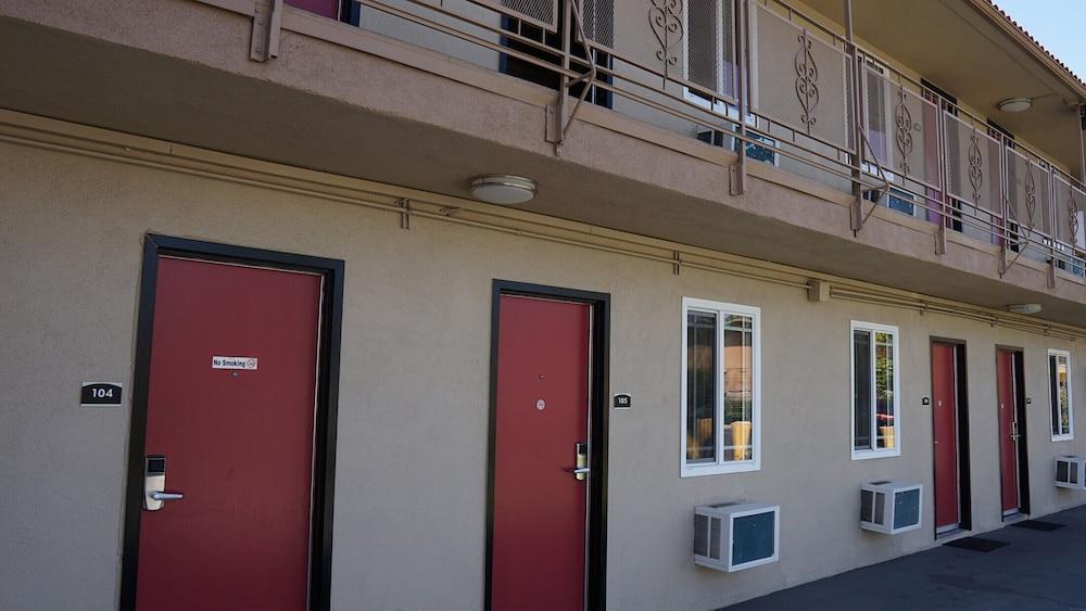 Budget Inn photo 37