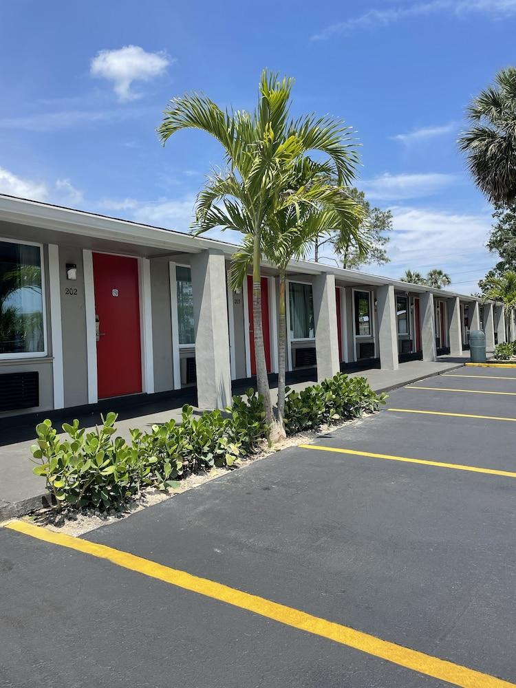 Super 8 by Wyndham Kissimmee/Orlando photo 49