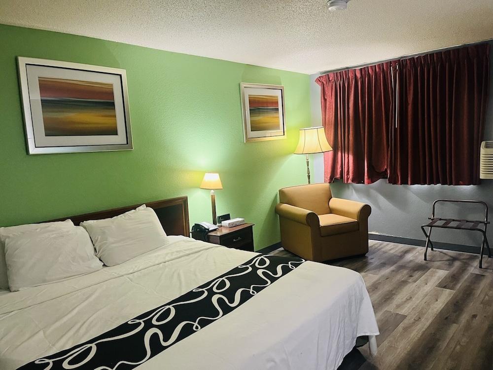 Rodeway Inn Whitehall photo 31