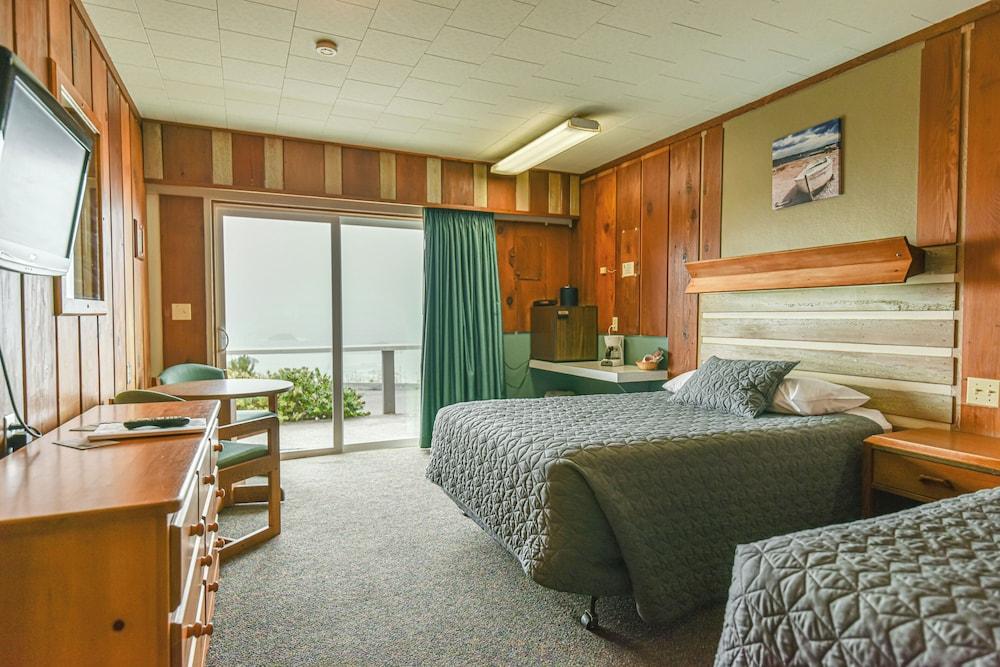 Sunset Oceanfront Lodging photo 47