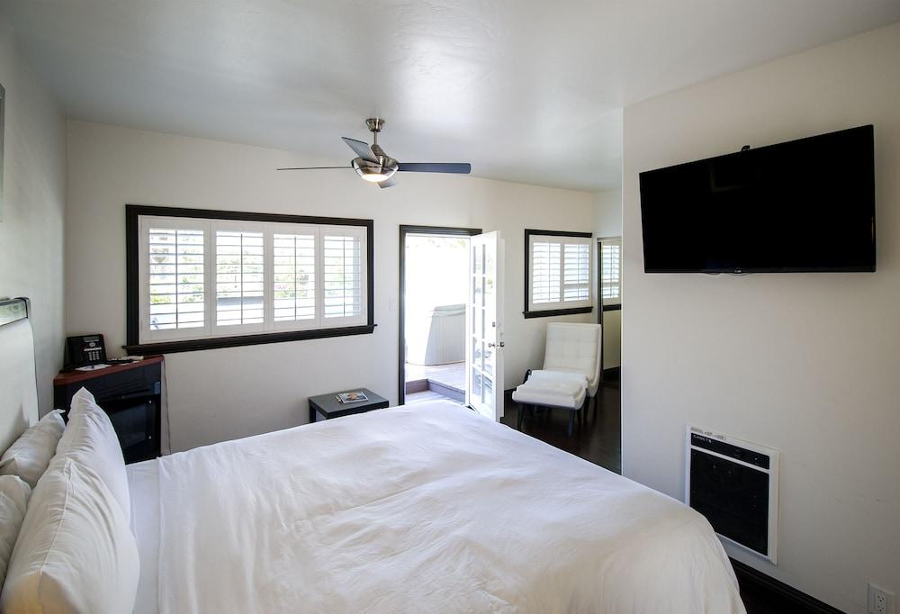Malibu Country Inn photo 52