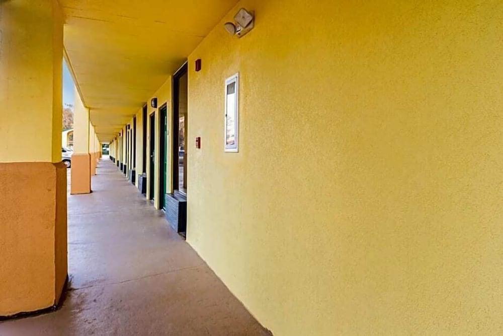 Days Inn by Wyndham Atmore photo 15