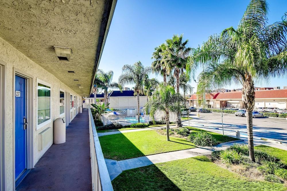 Motel 6 Riverside, CA - South photo 29