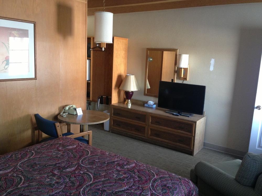 Jamestown Motel photo 34