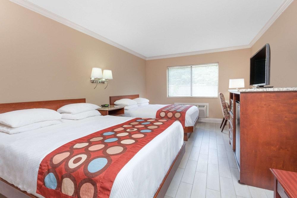 Super 8 by Wyndham Owensboro photo 7
