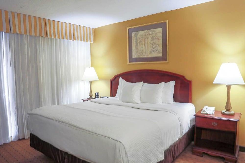 MCM Eleganté Hotel & Suites photo 10