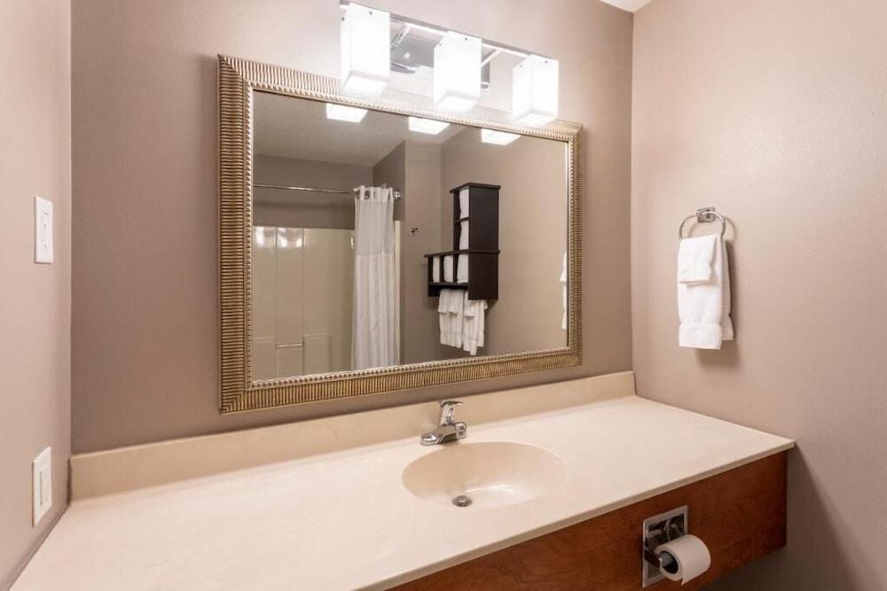 GrandStay Hotel & Suites photo 28