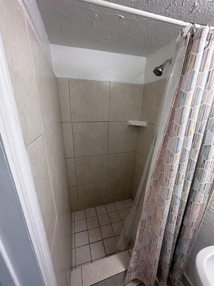 Hotel Motel Lauderdale Inn photo 11