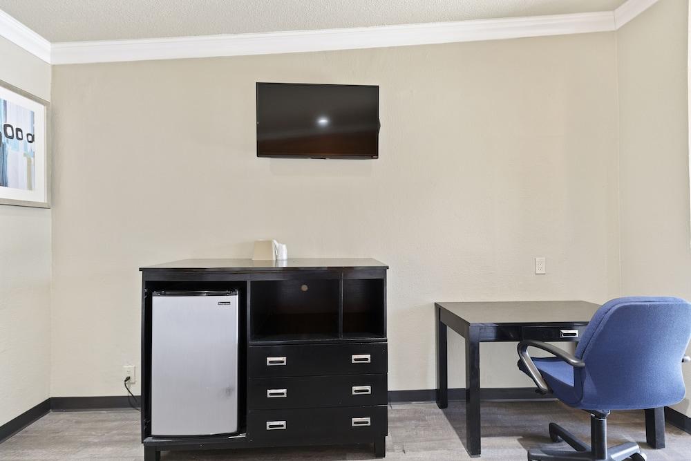 Le Blanc Inn & Suites photo 75