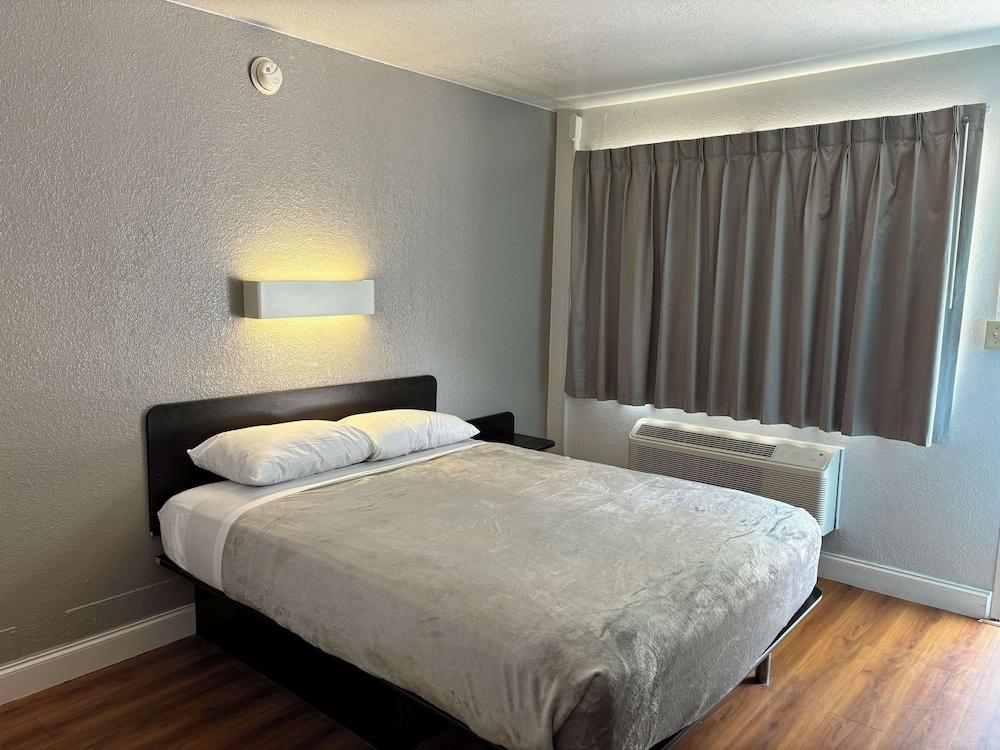 Motel 6 Pensacola, FL - Airport West photo 8