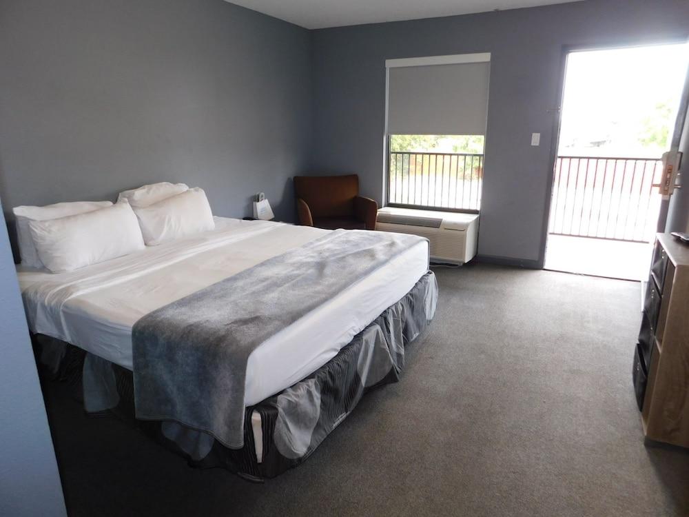 Ramada by Wyndham New Orleans photo 16