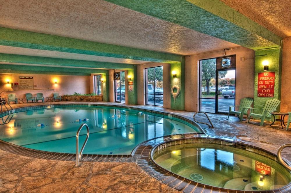 MCM Elegante Suites Abilene photo 11