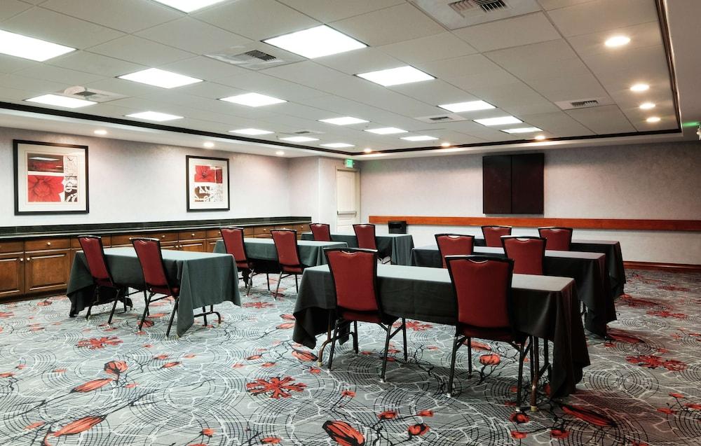 Hampton Inn & Suites Temecula photo 17