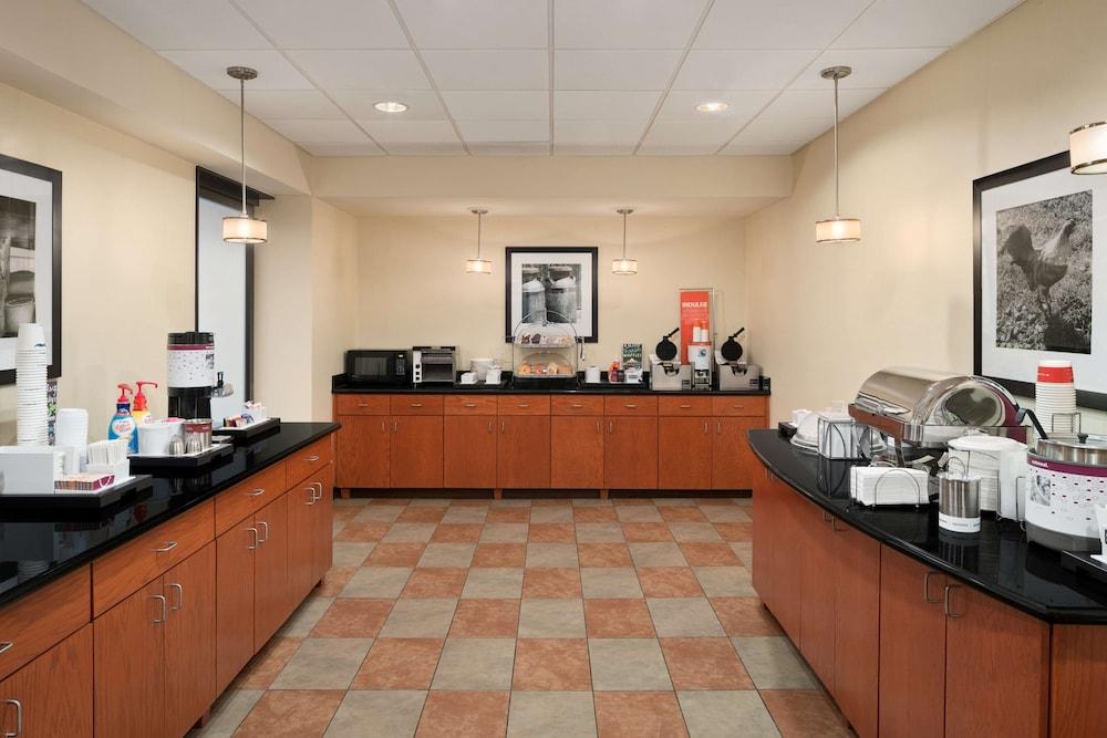 Hampton Inn Belle Vernon photo 21