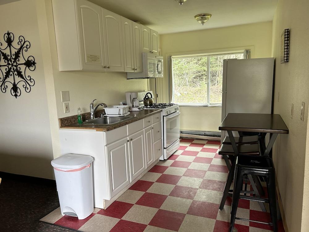 Bird Creek Motel photo 12