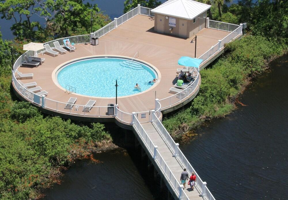 Laketown Wharf by Emerald View Resorts photo 19