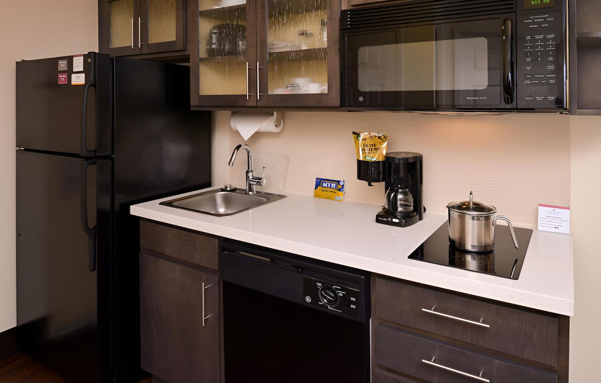 Candlewood Suites Bloomington, an IHG Hotel photo 21