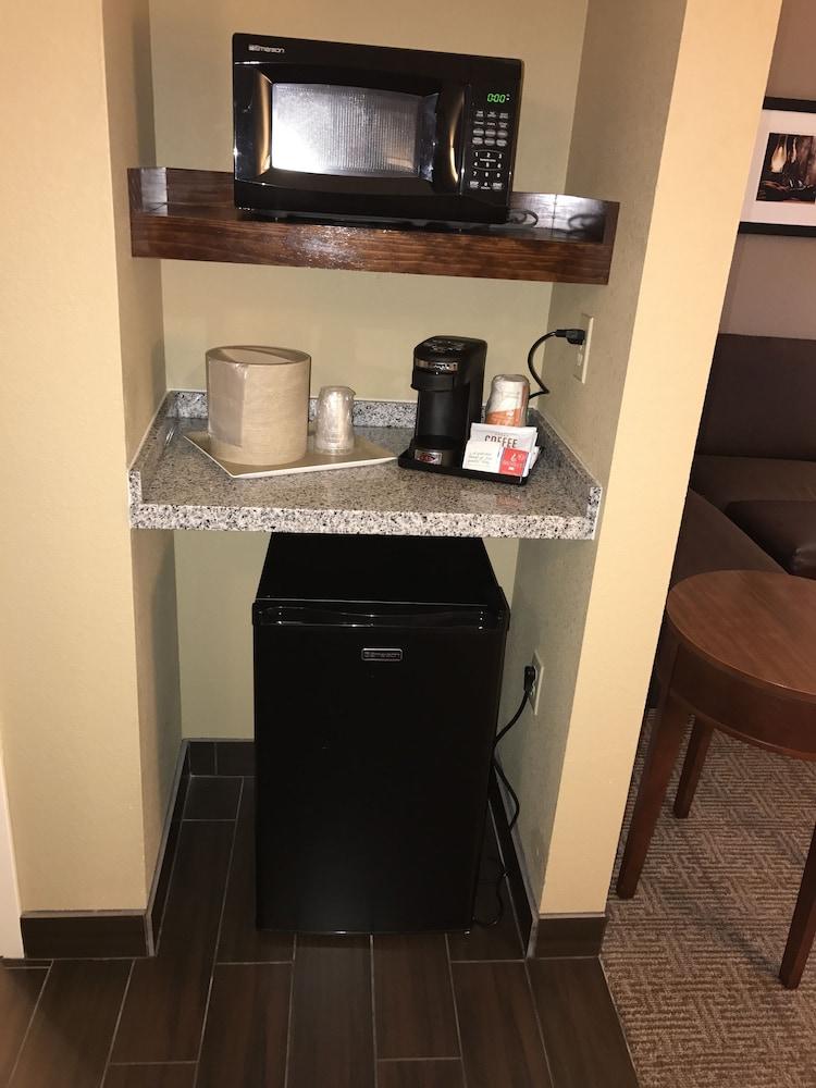Comfort Suites Dodge City photo 11
