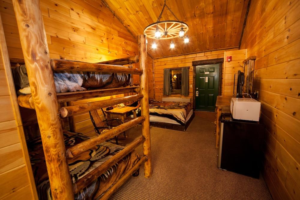 Log Cabin Lodge & Suites photo 67