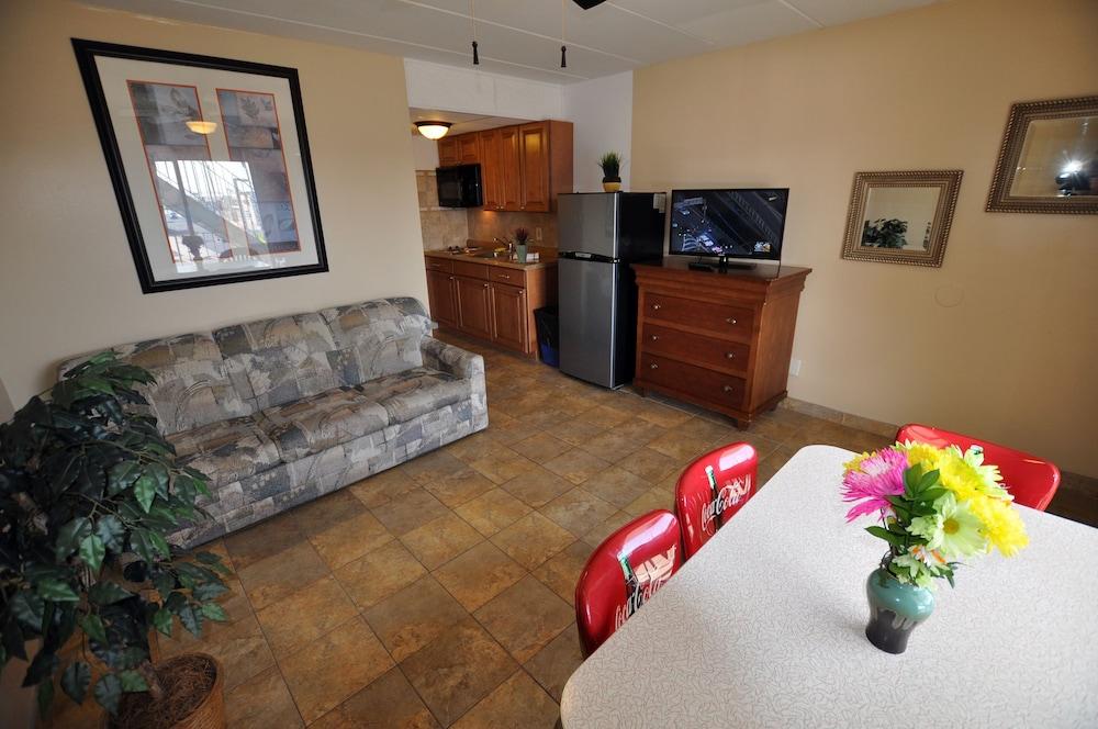 Nantucket Inn & Suites photo 13