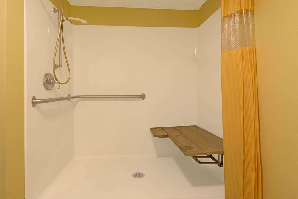 Days Inn by Wyndham Cameron photo 14