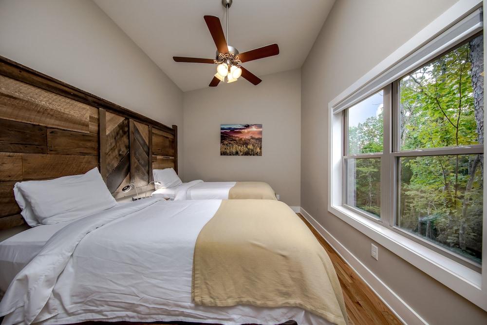 Pilot Cove Forest Lodging photo 2