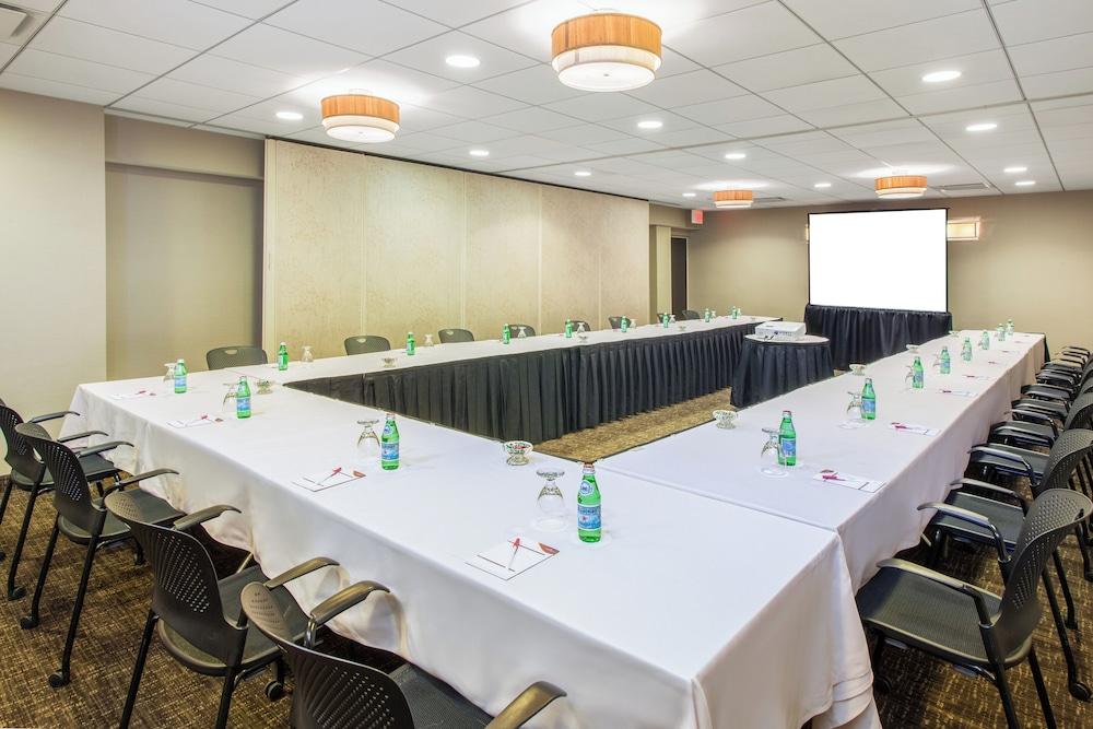 Crowne Plaza Chicago Ohare Hotel & Conf Ctr by IHG photo 34