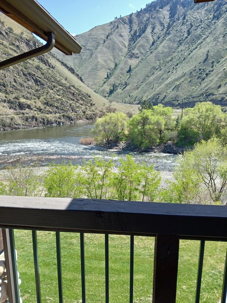 Salmon Rapids Lodge photo 15