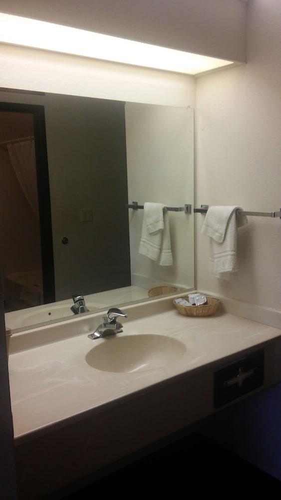 Bilmar Inn & Suites by Hotel O Hwy 77 photo 86