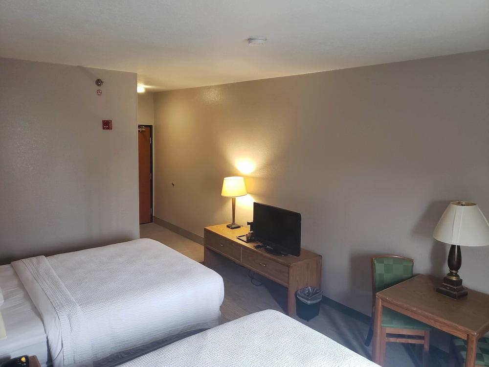 Country Inn & Suites by Radisson, Fairview Heights, IL photo 26