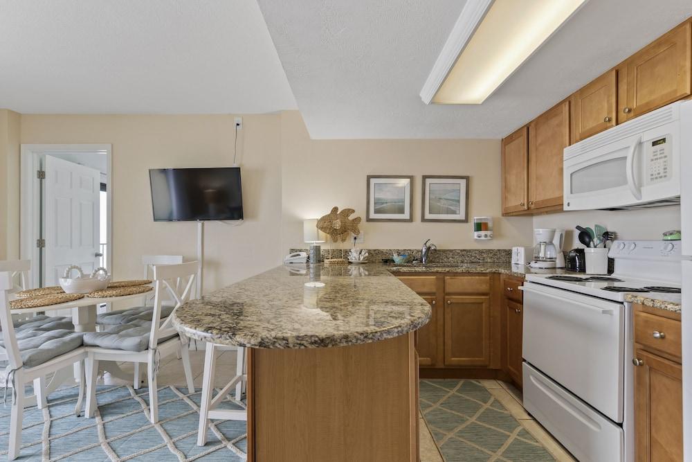 Tropical Suites at Sunglow Resort photo 61