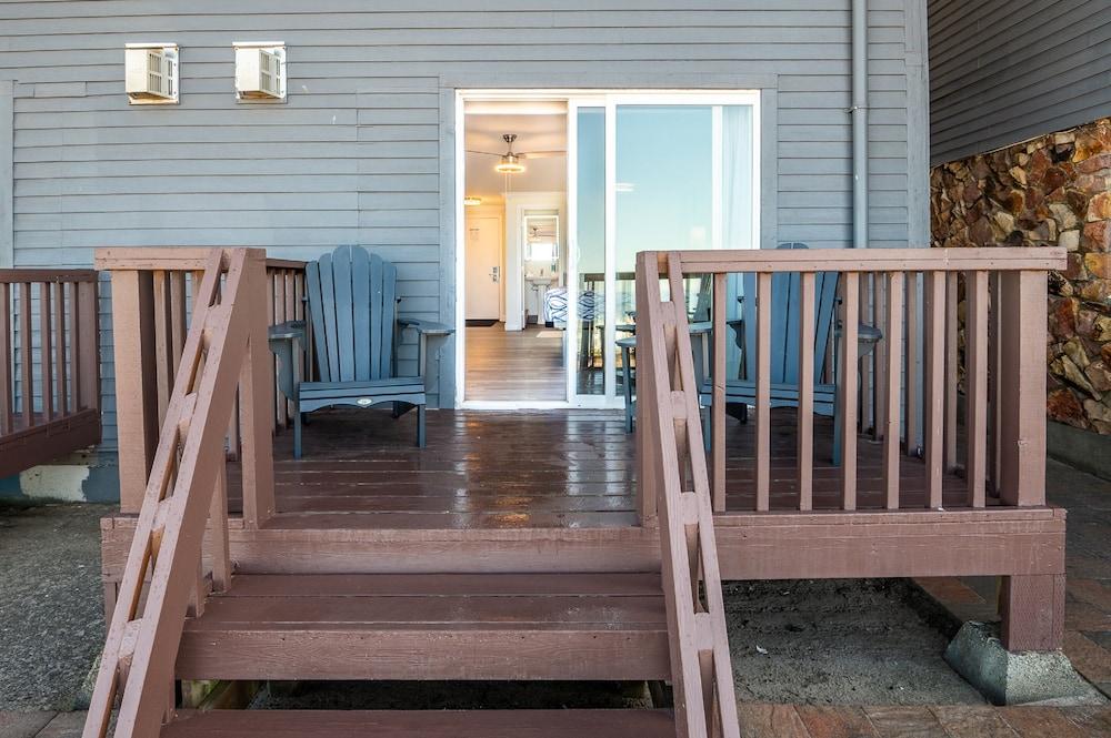 Sailor Jack's Oceanfront Inn photo 50
