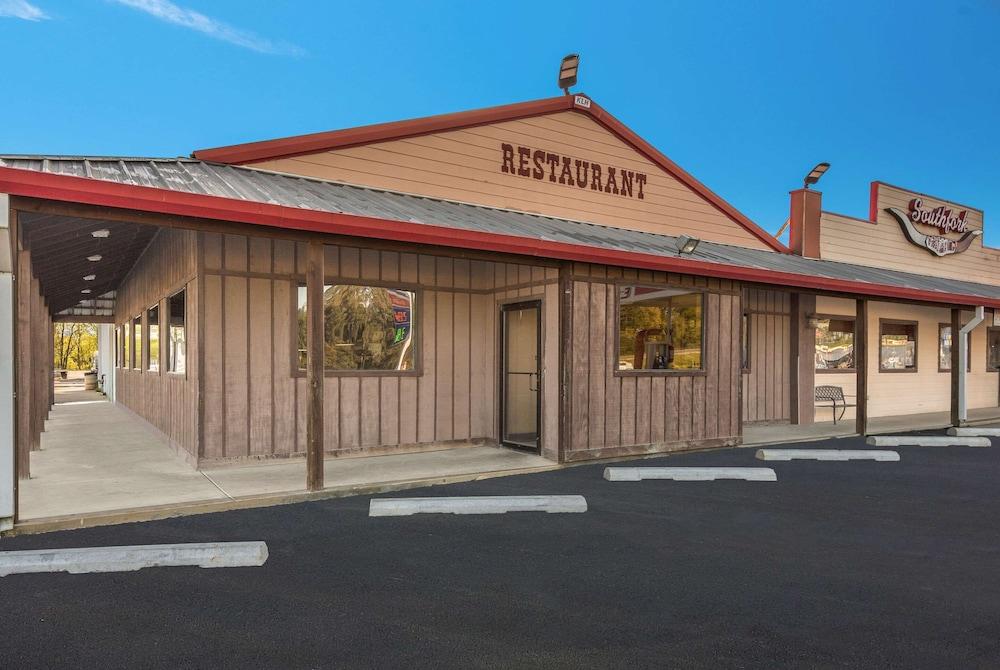 Rodeway Inn Gurdon I-30 photo 11