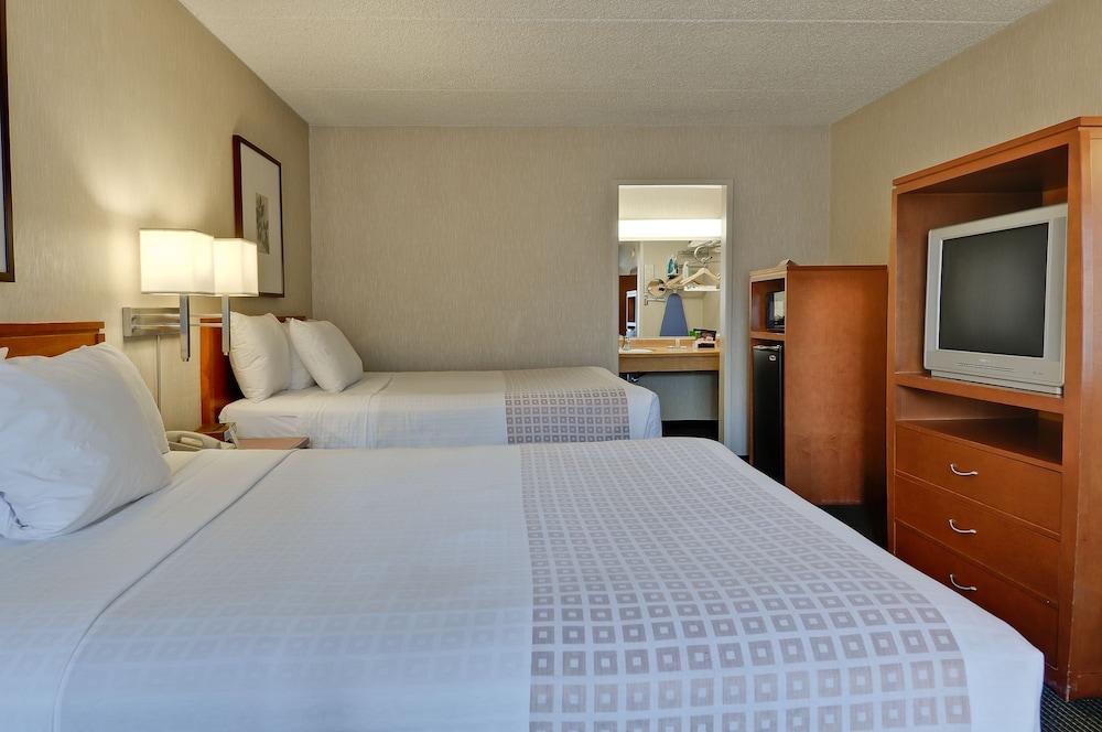 Vagabond Inn Executive Old Town photo 11