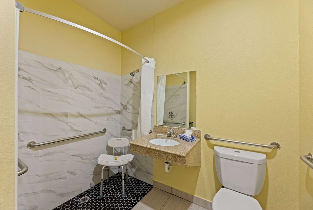 Days Inn & Suites by Wyndham Euless DFW Airport South photo 8