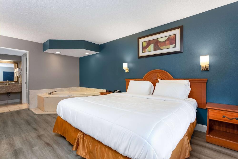 Baymont by Wyndham Marianna photo 22