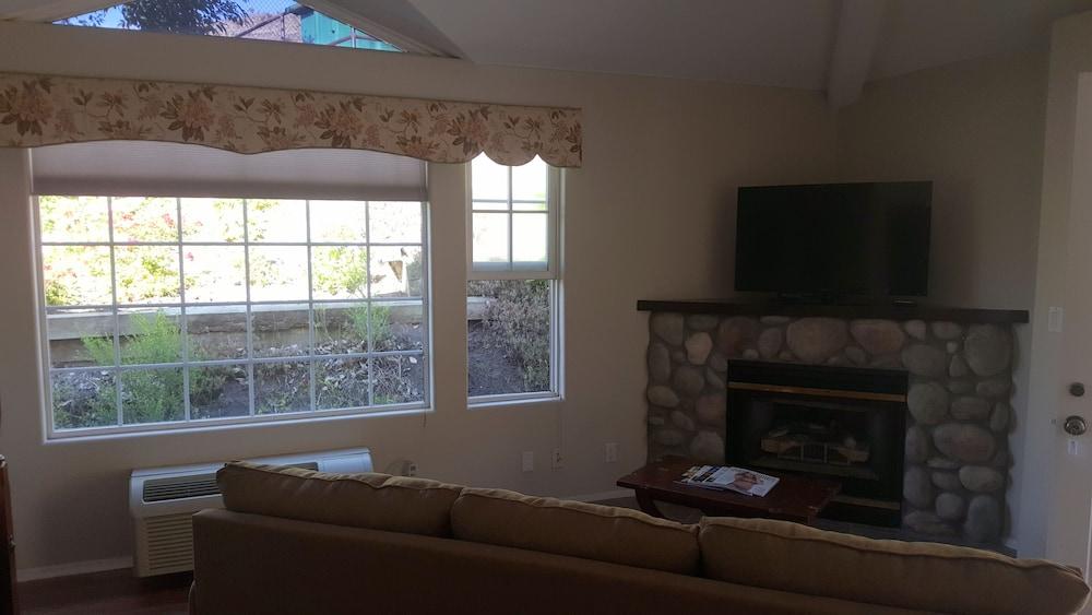Malibu Country Inn photo 16