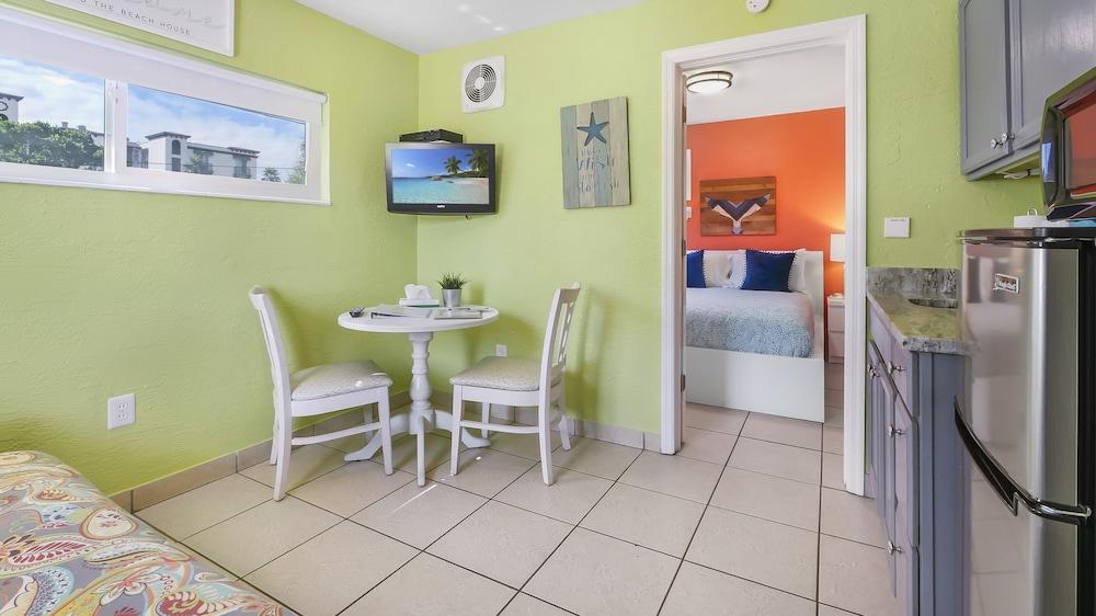 Beach House Hotel photo 7
