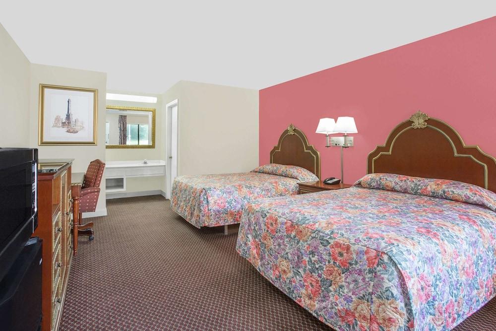Knights Inn Emporia photo 13